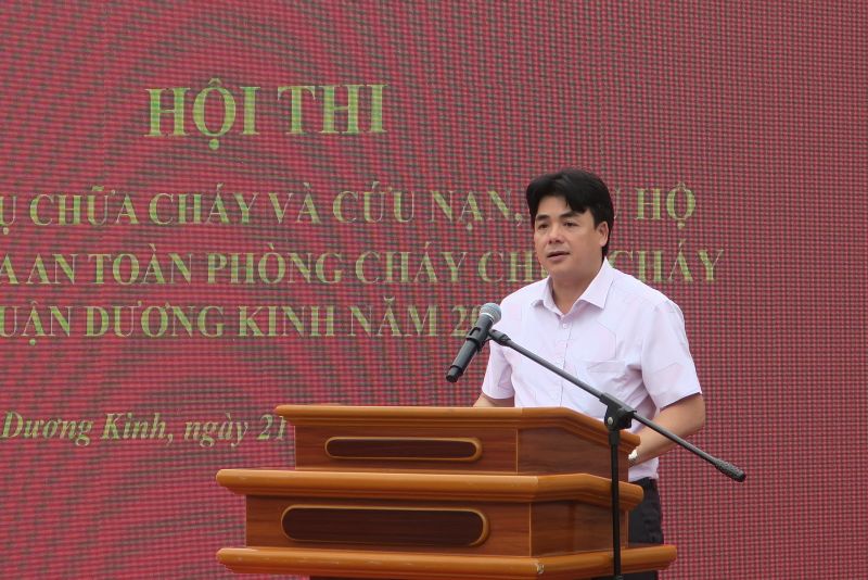 Đồng chí Đặng Xuân Điện, Phó Chủ tịch Thường trực UBND quận Dương Kinh phát biểu.