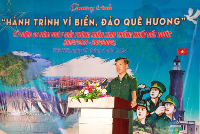 Thượng tá Ngô Danh Phương, Phó Chủ nhiệm Chính trị - Bộ Chỉ huy BĐBP TP. Hải Phòng phát biểu khai mạc chương trình.