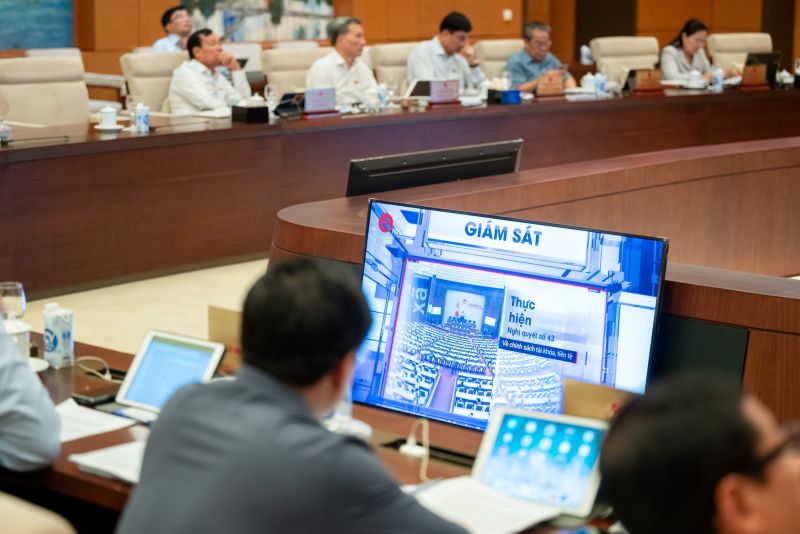 Ủy ban Thường vụ Quốc hội xem trình chiếu video về giám sát