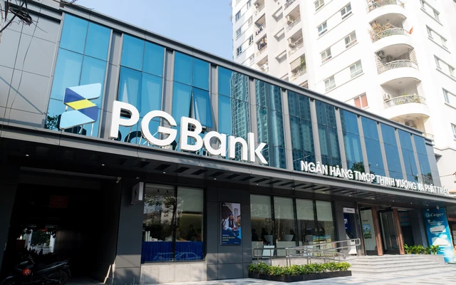 Trước thềm ĐHCĐ, Tổng Giám đốc PGBank Đinh Thị Huyền Thanh nộp đơn xin từ nhiệm