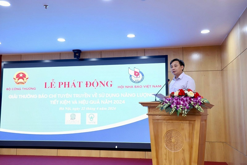Ông Phan Toàn Thắng - Chánh Văn phòng Hội Nhà báo Việt Nam thông tin về thể lệ giải