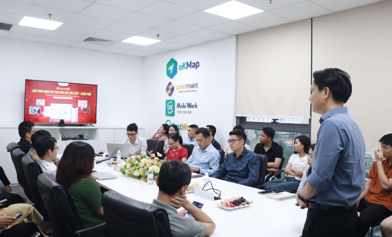 Chủ tịch HĐQT MBW - ông Nguyễn Văn Thắng phát biểu khai mạc sự kiện. lễ ra mắt phần mềm MBW ERP ngày 16/4 vừa qua. Chủ tịch HĐQT MBW - ông Nguyễn Văn Thắng phát biểu khai mạc sự kiện. lễ ra mắt phần mềm MBW ERP ngày 16/4 vừa qua.