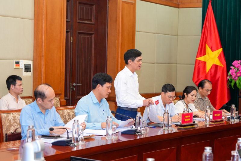 Chủ tịch UBND quận Hồng Bàng thông tin tại buổi tiếp công dân.