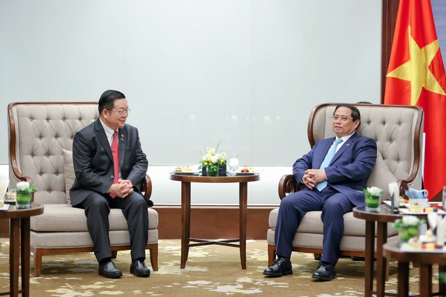 Thủ tướng Phạm Minh Chính và Tổng Thư ký ASEAN Kao Kim Hourn cũng trao đổi các vấn đề liên quan khác trong hợp tác ASEAN - Ảnh: VGP/Nhật Bắc