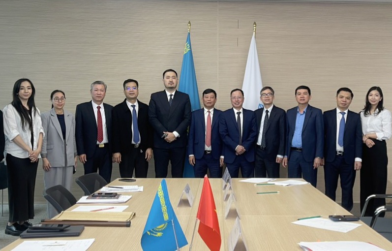 Phó Chủ tịch UBND tỉnh Ngô Tân Phượng cùng Đoàn đại biểu của tỉnh làm việc với Cơ quan xúc tiến đầu tư Kazakhstan.