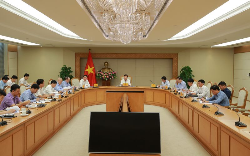 Phó Thủ tướng Trần Hồng Hà nhấn mạnh yêu cầu giải quyết dứt điểm, triệt để những khó khăn, vướng mắc của một số dự án BOT giao thông gắn với tiến độ, trách nhiệm của cấp có thẩm quyền xử lý - Ảnh: VGP/Minh Khôi