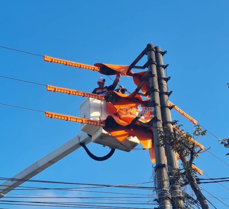 Nhiều năm nay, công nghệ sửa chữa hotline lưới điện đã được PC Thái Nguyên đẩy mạnh ứng dụng nhằm nâng cao chất lượng dịch vụ khách hàng và đã mang lại hiệu quả thiết thực