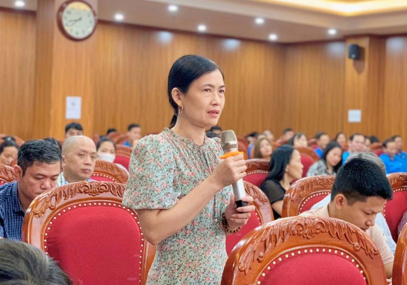 Đại diện công nhân lao động kiến nghị tại buổi tiếp xúc cử tri của Đoàn ĐBQH tỉnh Nam Định