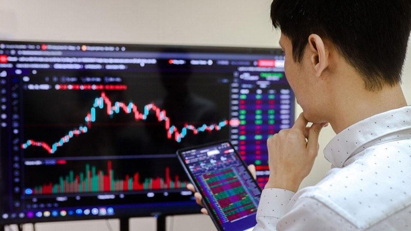 Giao dịch thận trọng, VN-Index giằng co