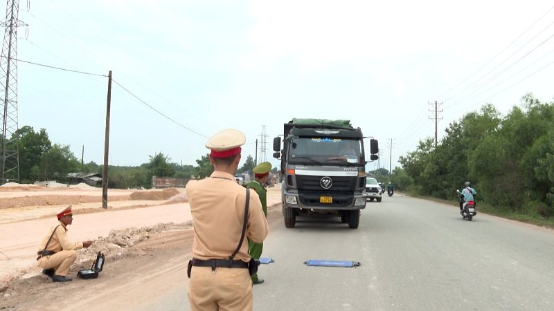 Thừa Thiên Huế - Xử lý xe quá khổ, quá tải thường xuyên, quyết liệt, không có ngoại lệ