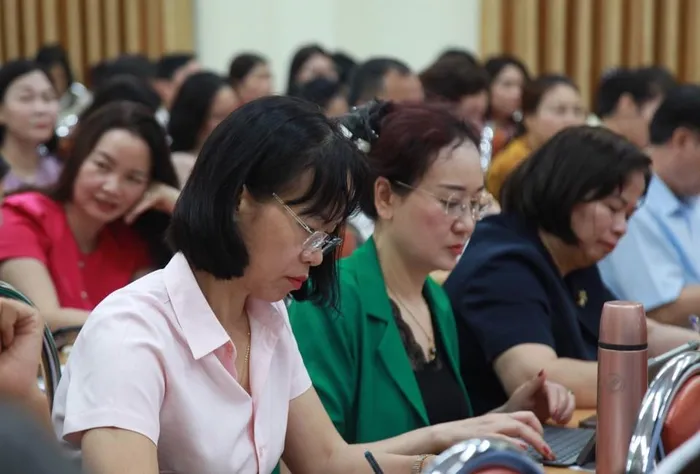 Hơn 1.500 cán bộ, giáo viên ngành giáo dục Hà Nội được hướng dẫn, triển khai thí điểm học bạ số cấp tiểu học.