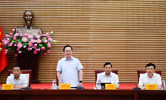 Chủ tịch UBND tỉnh Nguyễn Đức Trung điều hành phiên họp UBND tỉnh thường kỳ tháng 4/2024.