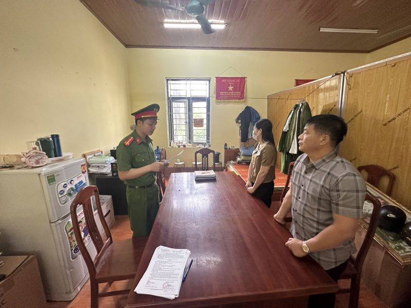 Cơ quan CSĐT đọc lệnh bắt bị can để tạm giam đối với Nguyễn Văn Năng.