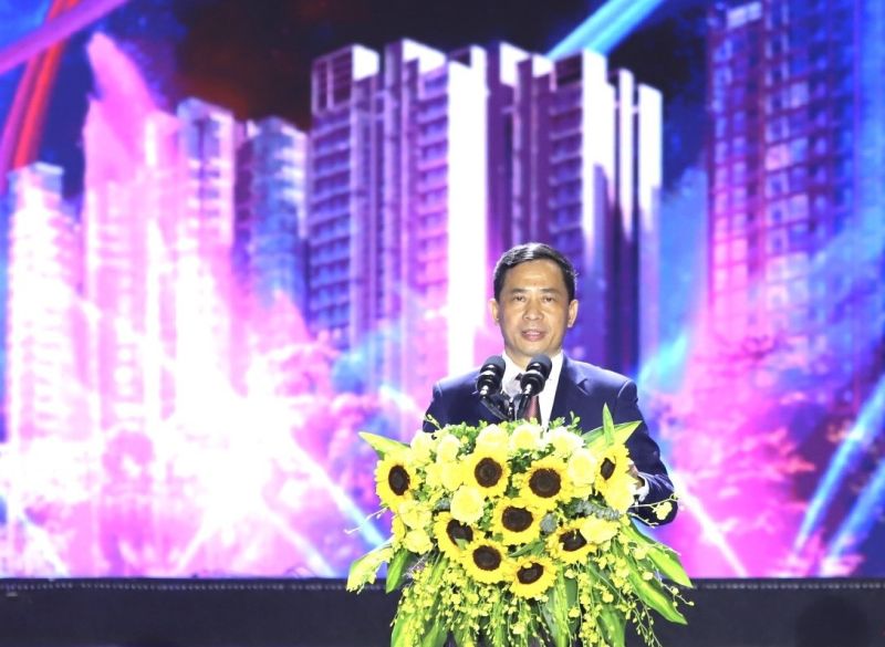 Chủ tịch UBND TP Sầm Sơn Lê Văn Tú phát biểu khai mạc buổi lễ.