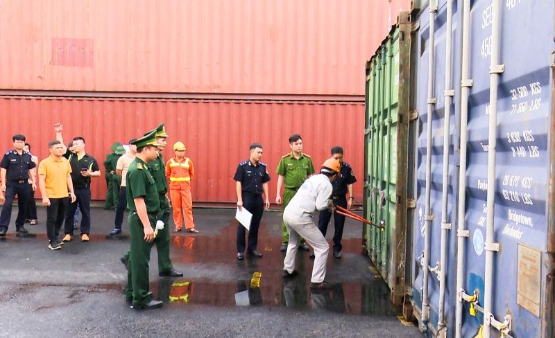 Hải Phòng phát hiện 6 container hàng hóa kim loại nhập lậu