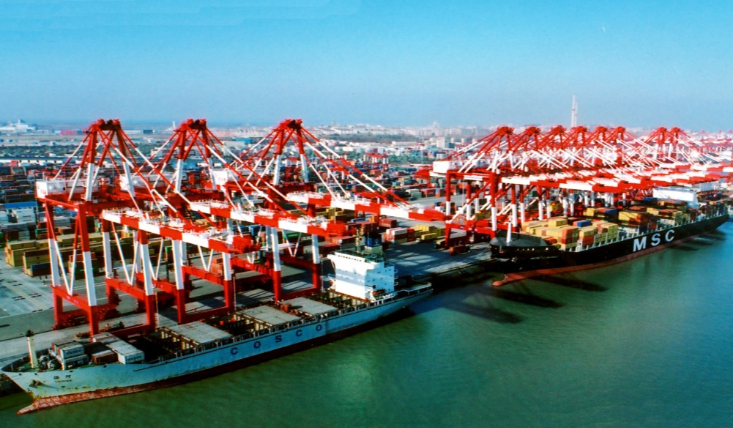Cảng hàng hóa ở Thanh Đảo, tỉnh Sơn Đông, Trung Quốc.