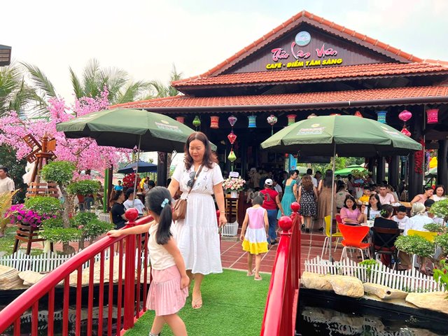 Nhà hàng Thảo Lâm Viên - Khu đô thị Eco Charm không tăng giá trong các ngày lễ , Tết...