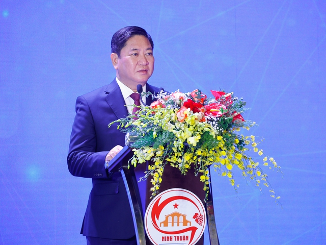 Ông Trần Quốc Nam, Chủ tịch UBND tỉnh Ninh Thuận công bố nội dung cơ bản, cốt lõi của Quy hoạch tỉnh thời kỳ 2021 - 2030, tầm nhìn đến năm 2050 đã được Thủ tướng Chính phủ phê duyệt - Ảnh: VGP/Nhật Bắc