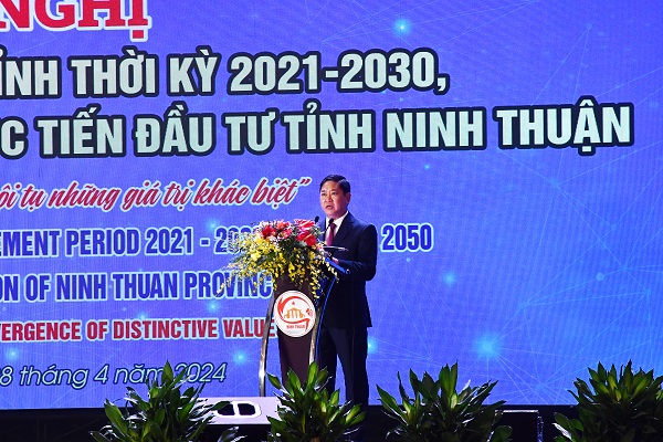 Ông Trần Quốc Nam, Phó Bí thư Tỉnh ủy, Chủ tịch UBND tỉnh phát biểu khai mạc và chào mừng