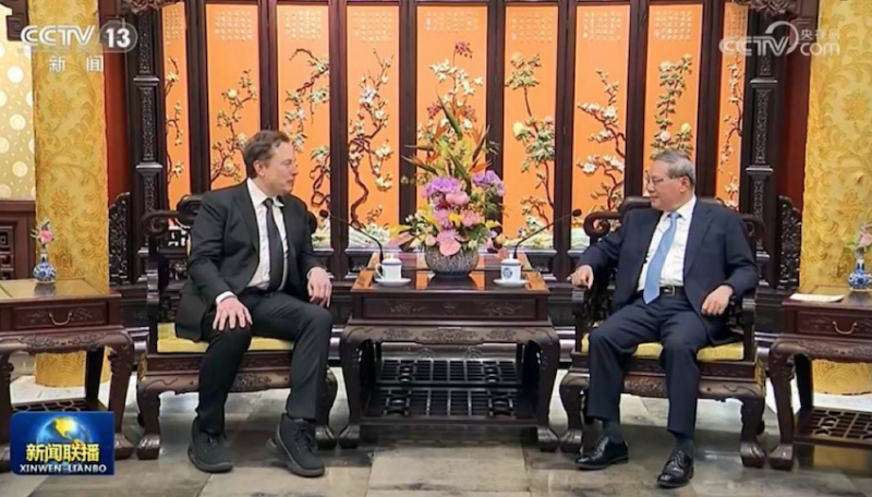 Tỷ phú Elon Musk tới Trung Quốc gặp gỡ Thủ tướng Lý Cường. Ảnh: CCTV.