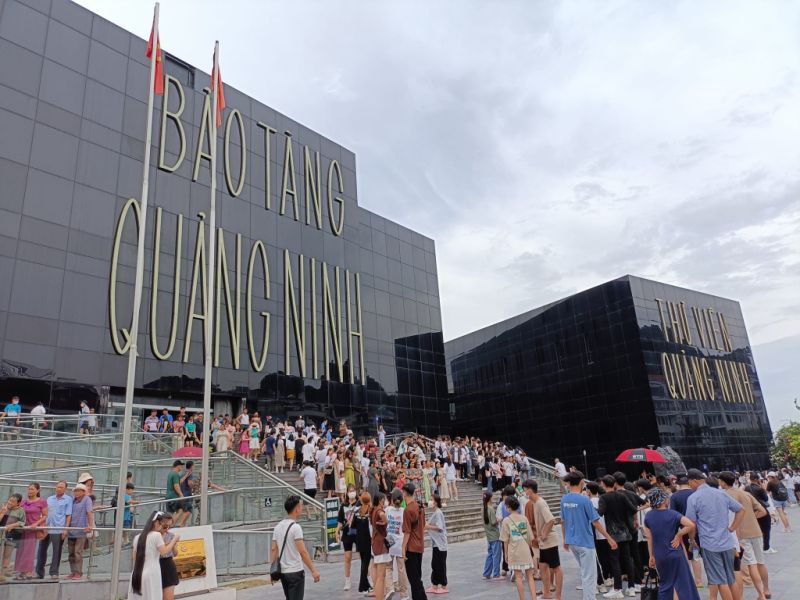 Quảng Ninh đón gần 670.000 lượt khách trong 3 ngày nghỉ lễ