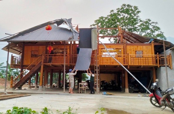 Dông lốc làm hư hỏng nhà dân tại Lào Cai.