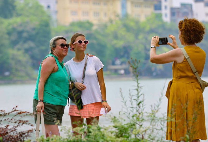 Khách du lịch đến Hà Nội đạt 737.900 lượt, thu về 2.500 tỷ sau 5 ngày nghỉ lễ 30/4 - 1/5