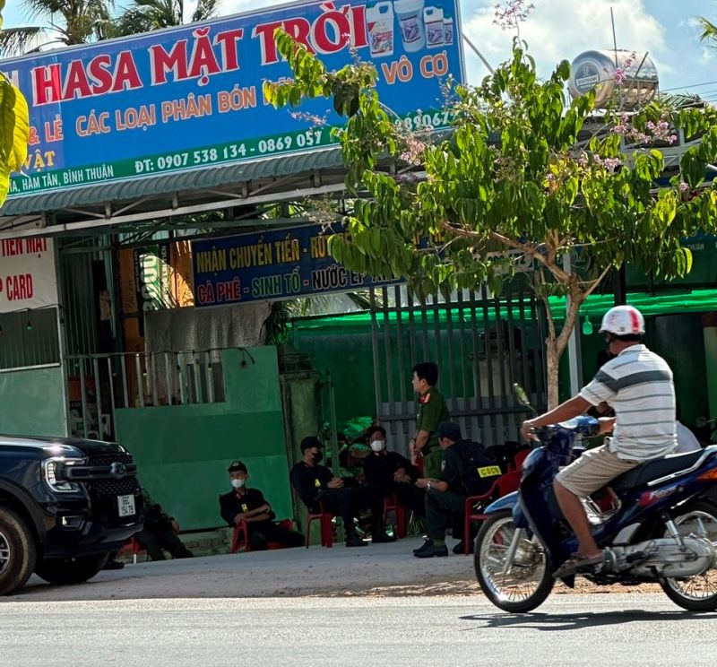 Cảnh sát đang phong tỏa Công ty Hasa Mặt Trời để khám xét