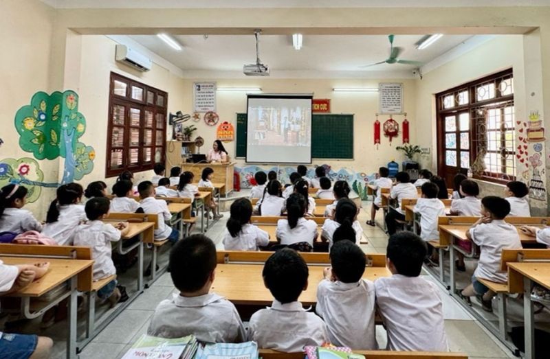 Tiết học trực tuyến của học sinh lớp 2 Trường Tiểu học Phù Khê, thành phố Từ Sơn.