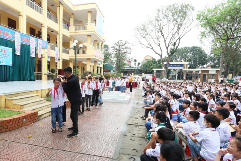Truyền thông về phòng chống bạo lực, xâm hại trẻ em tại Trường Tiểu học Nguyệt Đức, thị xã Thuận Thành.