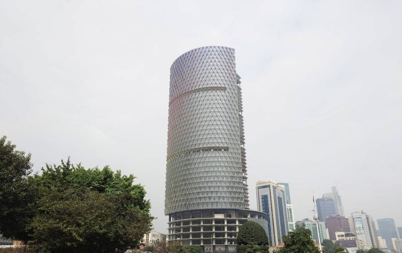 Tòa nhà Saigon One Tower ngừng thi công khi đã xây dựng được khoảng 80% phần thô.