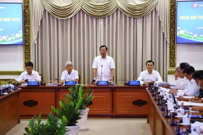 Chủ tịch UBND TP. Hồ Chí Minh Phan Văn Mãi phát biểu kết luận tại phiên họp