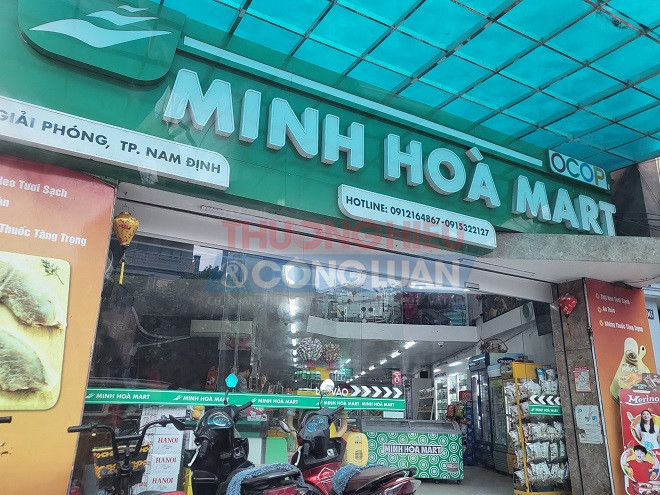 Siêu thị Minh Hòa Mart đặt tại số 696 đường Giải Phóng, thành phố Nam Định