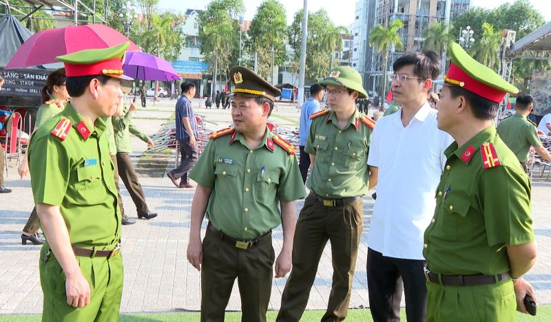 Lãnh đạo Công an tỉnh trực tiếp kiểm tra, đôn đốc các lực lượng triển khai phương án bảo đảm ANTT tại Quảng trường Lam Sơn, TP.Thanh Hóa