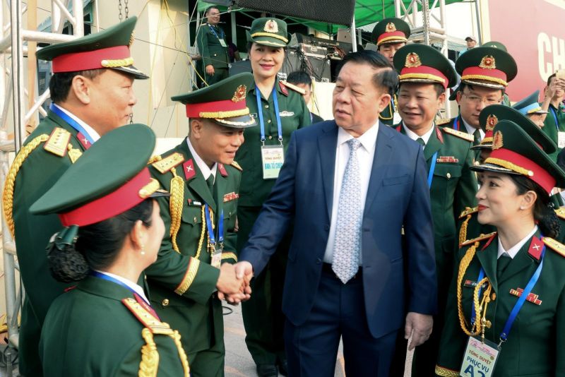 Đồng chí Nguyễn Trọng Nghĩa, Bí thư Trung ương Đảng, Trưởng Ban Tuyên giáo Trung ương, Phó trưởng ban Thường trực Ban chủ trì chỉ đạo, kiểm tra buổi Tổng duyệt. (Nguồn: TTXVN)