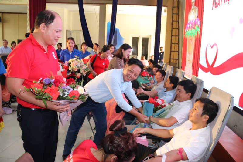 Phát động chiến dịch “Những giọt máu hồng hè” năm 2024