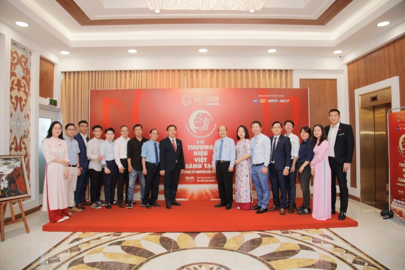 Lãnh đạo Viện Chính sách, Pháp luật và Quản lý, CBPV Tạp chí Việt Nam hội nhập, Văn phòng đại diện TP Hồ Chí Minh tại chương trình.