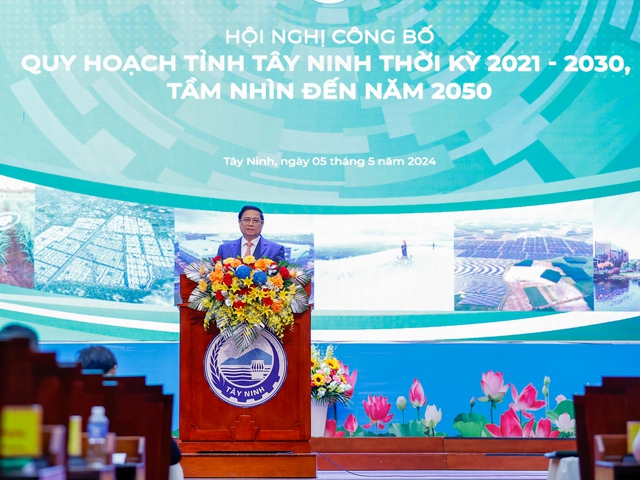 Đánh giá cao các nội dung của Quy hoạch tỉnh Tây Ninh, Thủ tướng yêu cầu tỉnh cần chú trọng, tập trung thực hiện "1 trọng tâm, 2 tăng cường, 3 đẩy mạnh" - Ảnh: VGP/Nhật Bắc