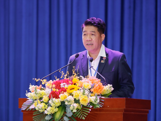 Chủ tịch Tập đoàn Hùng Nhơn Vũ Mạnh Hùng, đại diện doanh nghiệp đầu tư có hiệu quả ở tỉnh Tây Ninh phát biểu tại hội nghị - Ảnh: VGP/Nhật Bắc
