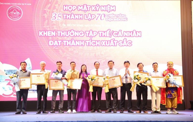 Lãnh đạo UBND, UBMTTQ tỉnh Thanh Hóa trao tặng Bằng khen cho 5 tập thể, 5 cá nhân “Đã có công lao đóng góp đối với sự nghiệp Phát triển Đồng hương tỉnh Thanh Hóa tại TP. Hồ Chí Minh”