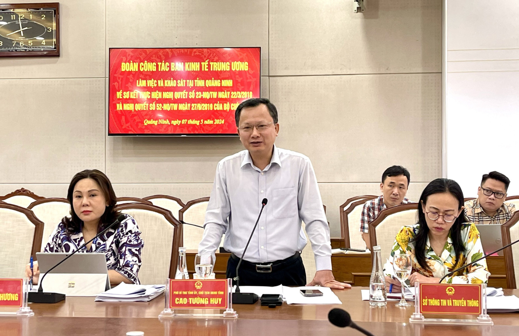 Ông Cao Tường Huy, Phó Bí thư Tỉnh ủy, Chủ tịch UBND tỉnh Quảng Ninh phát biểu tại buổi làm việc.