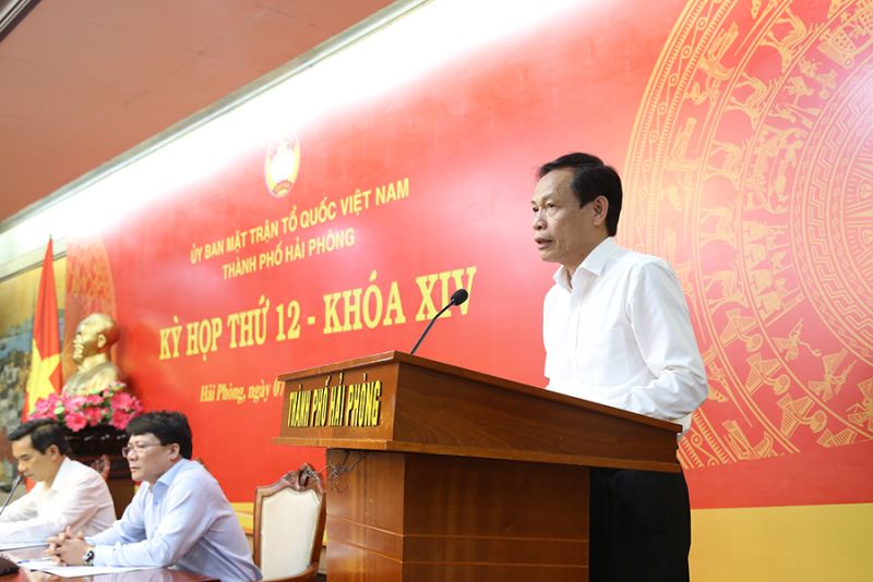 Phó Chủ tịch Ủy ban MTTQ Việt Nam Đỗ Tràng Thành báo cáo tại Kỳ họp