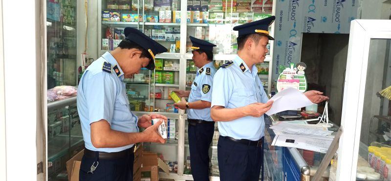 Lực lượng quản lý thị trường Lạng Sơn tăng cường kiểm tra hàng hóa