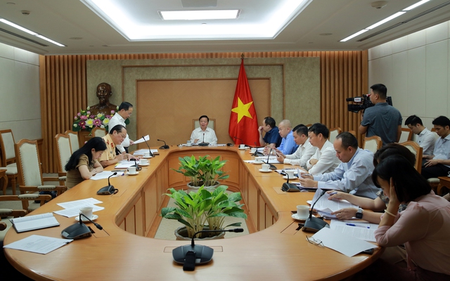 Phó Thủ tướng Trần Hồng Hà lưu ý xe điện 4 bánh phải bảo đảm quy chuẩn, tiêu chuẩn kỹ thuật an toàn, hoạt động đúng phạm vi, người điều khiển có giấy phép lái xe - Ảnh: VGP/ Minh Khôi