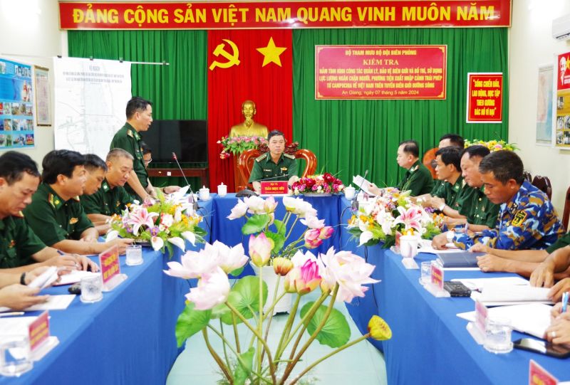 Quang cảnh buổi làm việc