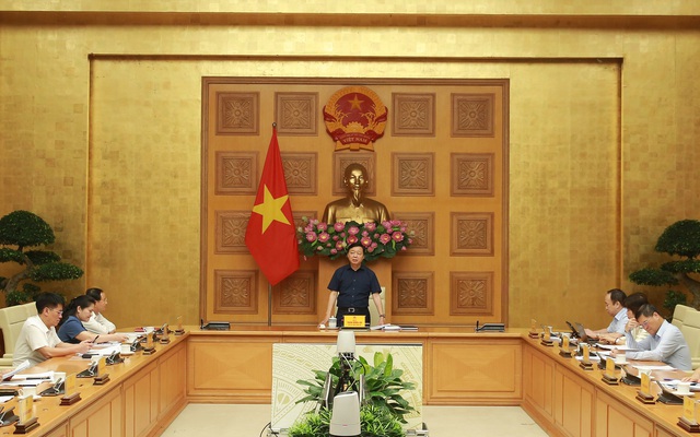 Phó Thủ tướng Trần Hồng Hà cho rằng cần kịp thời thể chế hoá những quy định, kinh nghiệm thực tiễn về bồi thường, hỗ trợ, tái định cư đã được chứng minh là đúng đắn, hiệu quả - Ảnh: VGP/Minh Khôi