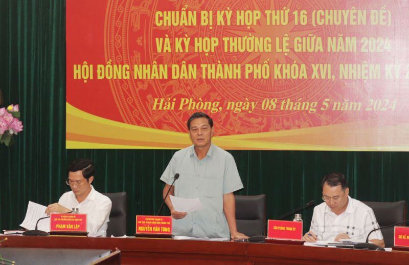 Chủ tịch UBND TP. Hải Phòng Nguyễn Văn Tùng phát biểu tại cuộc họp.