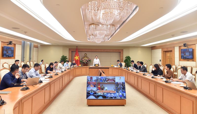 Phó Thủ tướng nhấn mạnh tinh thần chung là các bộ, ngành, địa phương phải quyết tâm, nỗ lực cố gắng, tăng tốc thực hiện những mục tiêu đặt ra theo phương án đơn giản hóa, cắt giảm TTHC đã được phê duyệt cho năm 2024 - Ảnh: VGP/Hải Minh