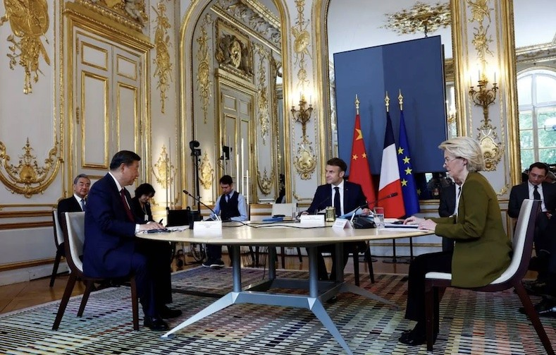 Cuộc họp ba bên giữa Chủ tịch Trung Quốc Tập Cận Bình, Tổng thống Pháp Emmanuel Macron và Chủ tịch EC Ursula von der Leyentại Cung điện Elysee ở Paris vào ngày 6/5/2024 (Nguồn: Reuters)