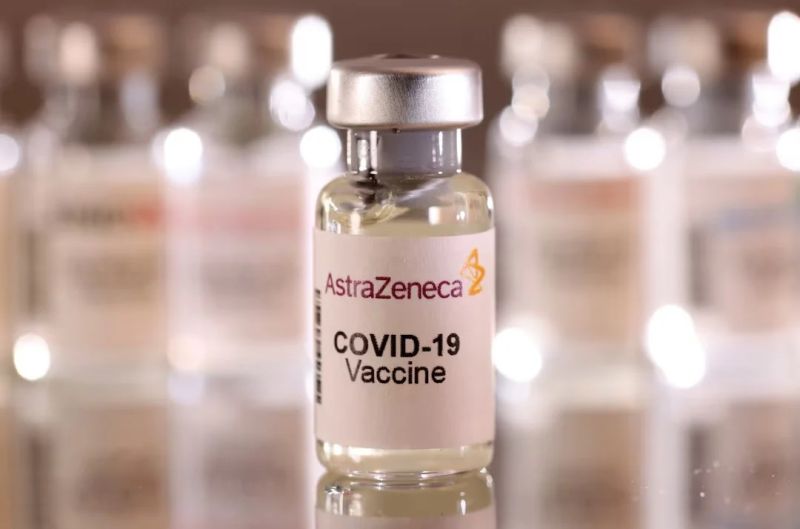 AstraZeneca bắt đầu thu hồi vắc-xin ngừa COVID-19 - Ảnh: REUTERS
